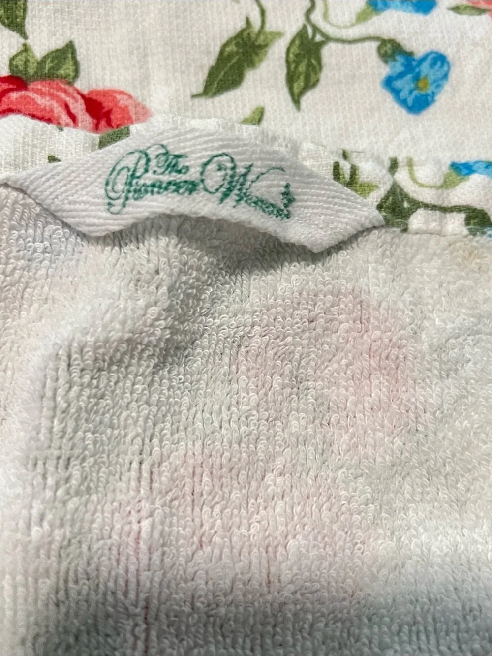 The Pioneer Woman Sweet Rose Potholder & Kitchen Towel Bundle Collectible